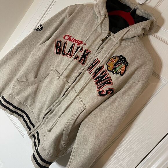 Chicago Blackhawks Hoodie. Heavyweight boy small - Picture 1 of 5